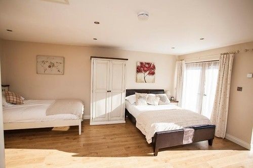 レッドヒル アコモデーション ブリストル エアポート Bed & Breakfast エクステリア 写真