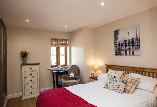 レッドヒル アコモデーション ブリストル エアポート Bed & Breakfast エクステリア 写真