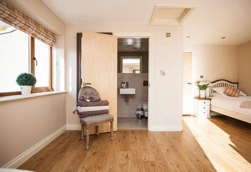 レッドヒル アコモデーション ブリストル エアポート Bed & Breakfast エクステリア 写真