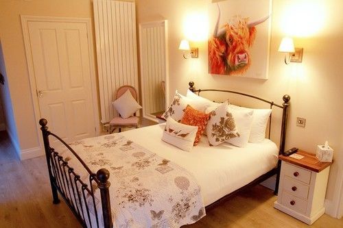 レッドヒル アコモデーション ブリストル エアポート Bed & Breakfast エクステリア 写真