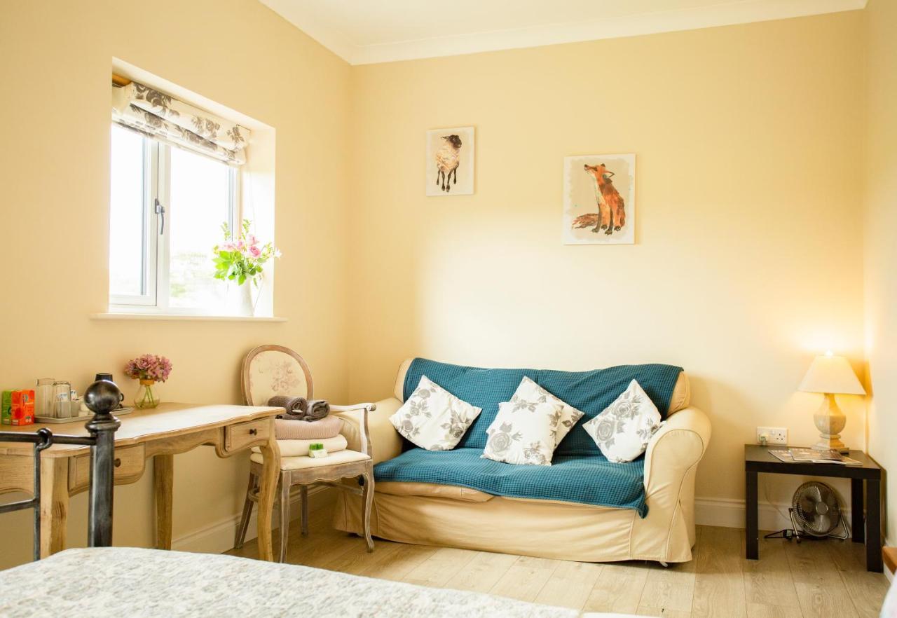レッドヒル アコモデーション ブリストル エアポート Bed & Breakfast エクステリア 写真