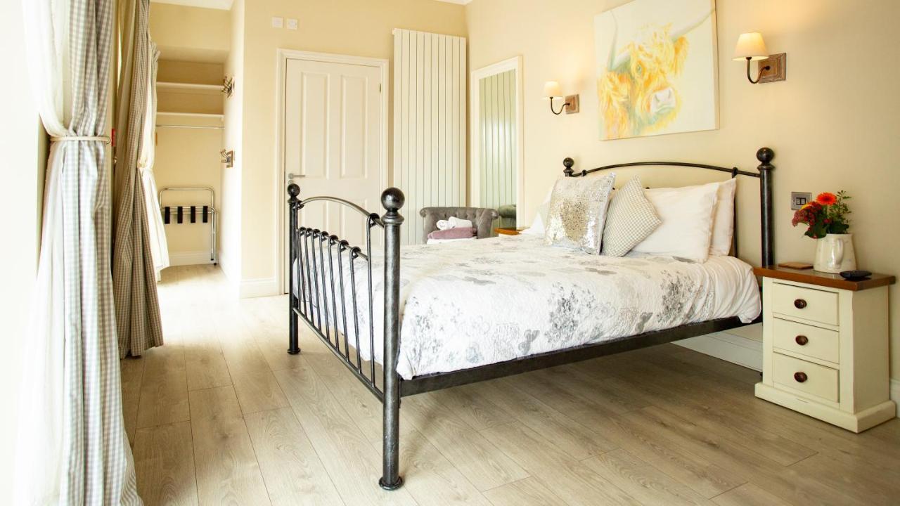 レッドヒル アコモデーション ブリストル エアポート Bed & Breakfast エクステリア 写真