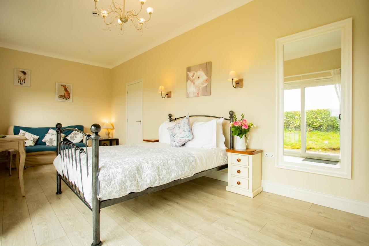 レッドヒル アコモデーション ブリストル エアポート Bed & Breakfast エクステリア 写真